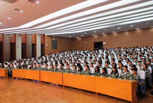 学生1